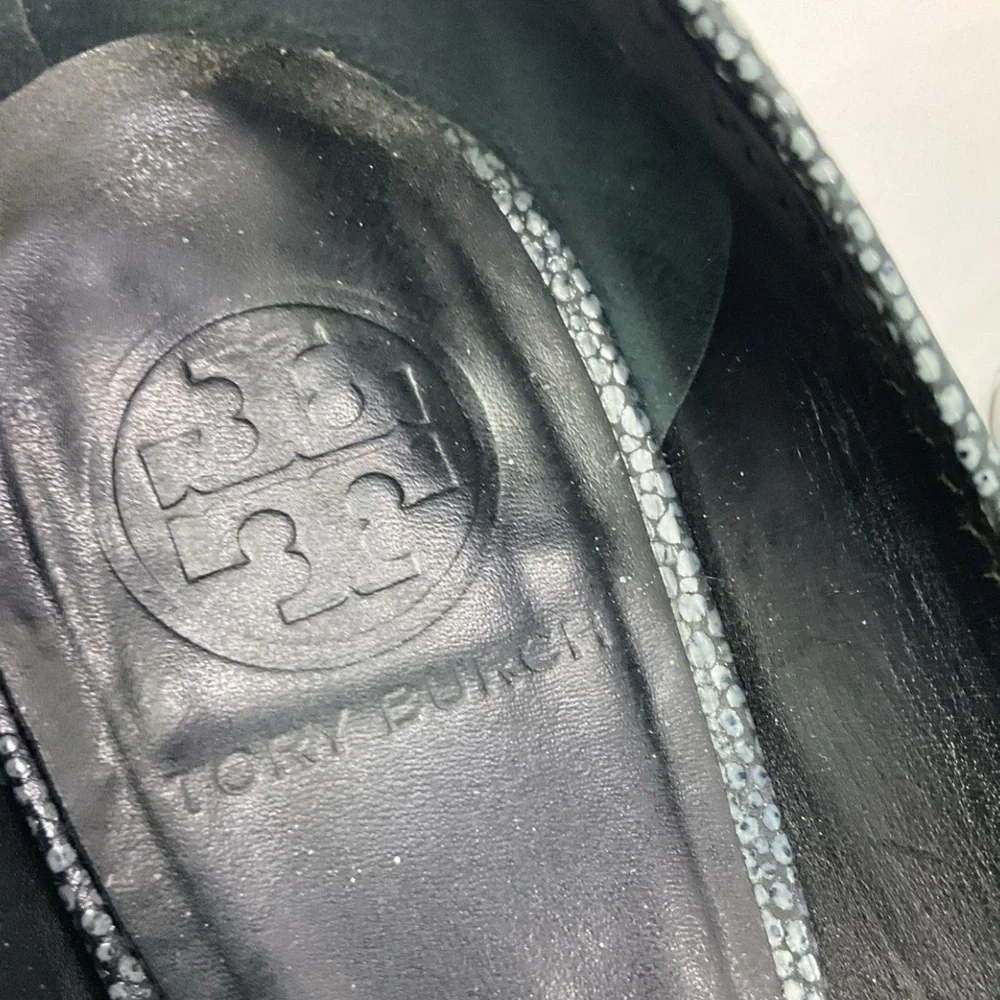 Tory Burch Black Pebbled Leather Block Heel Pumps with Logo Medallion Sz 9